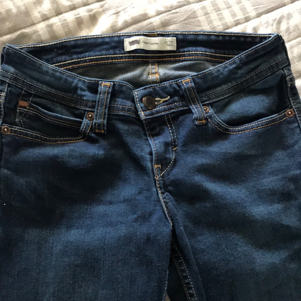 Levi’s low rise skinny size 27